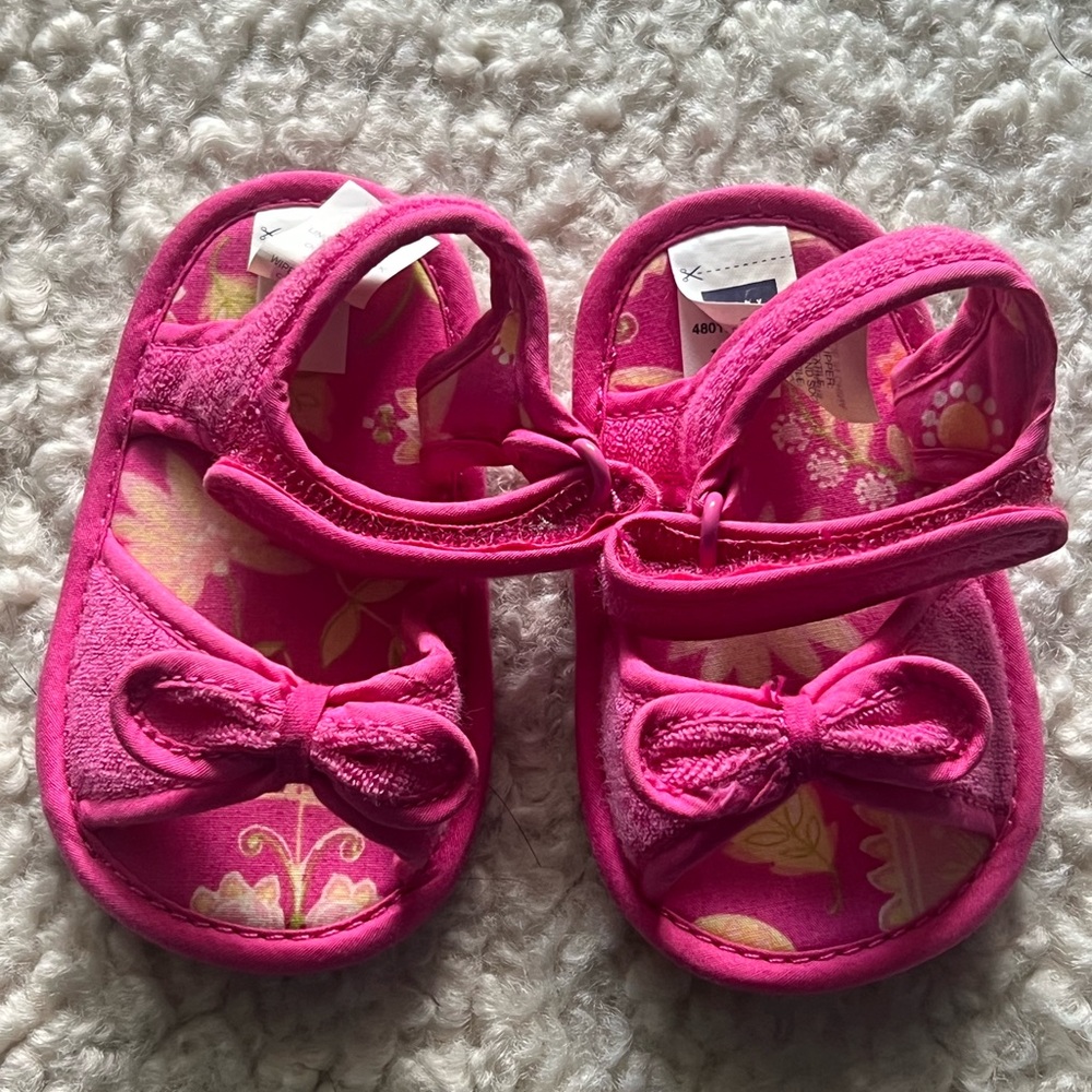 NEW Baby GAP pink sandals size 3-6 months